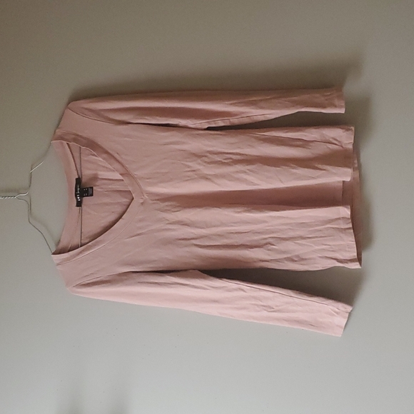 Tops - Long sleeve pink v neck